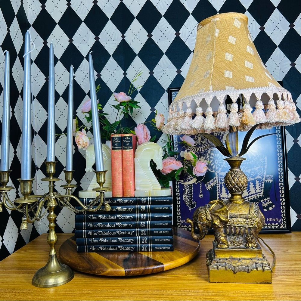 Vintage‎ Luxury Elephant & Pineapple Table Lamp Ornate Base With Tasseled Shade